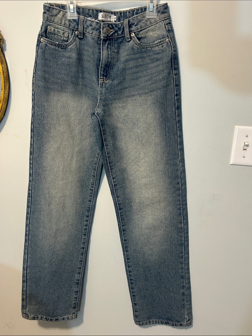 Refuge Mid-Rise slouchy Jeans in Faded Blue